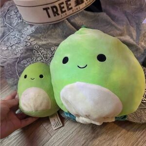 Green and White Plush Toy Set squish mellow / flipmellow bundle